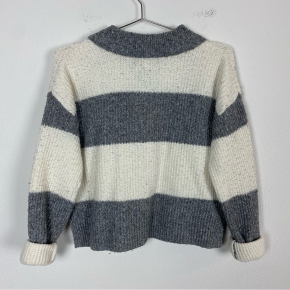 Pink Rose Gray & White Ribbed Collared Sweater - Picture 2 of 9